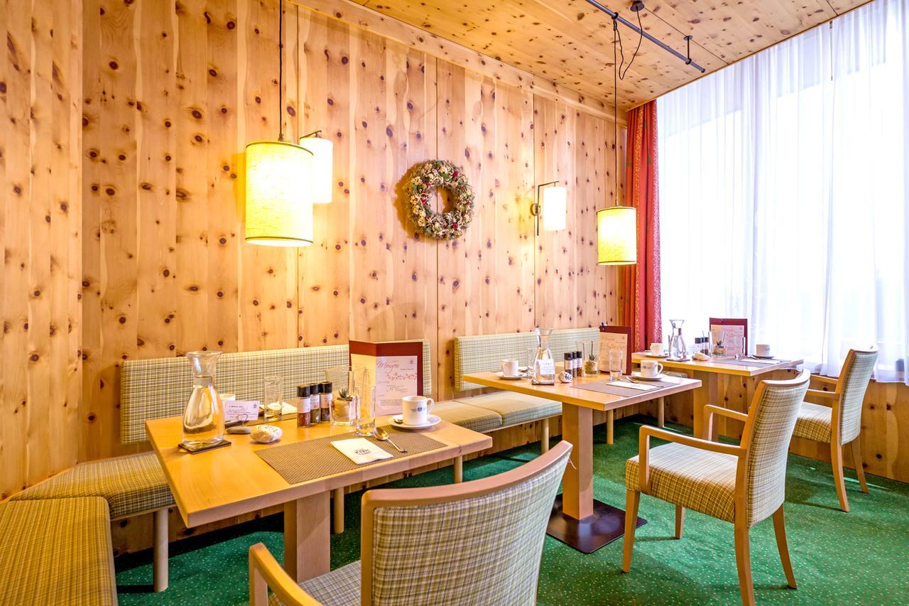 Vivea Gesundheitshotel Bad Goisern Бад-Гойзерн Екстер'єр фото